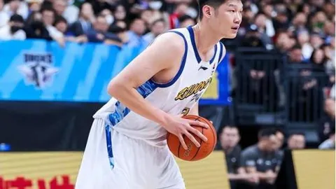 那不勒斯半场2-0领先米兰，波利塔诺速射建功，卢卡库进球被判无效，米兰颗粒无收。